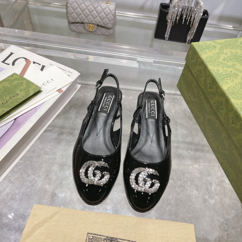 G*u*i sandals